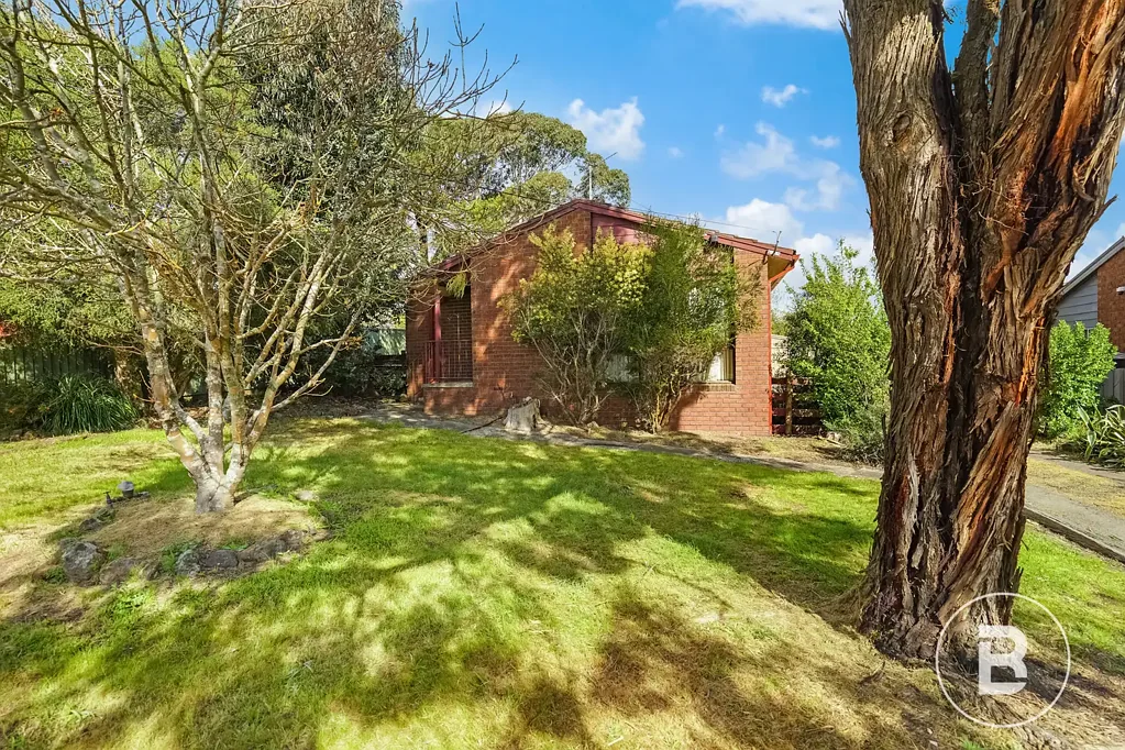 Mount Pleasant 3Moenga SOLID THREE-BEDROOM BRICK HOME ON GREAT BLOCK WITH PLENTY OF POTENTIAL.