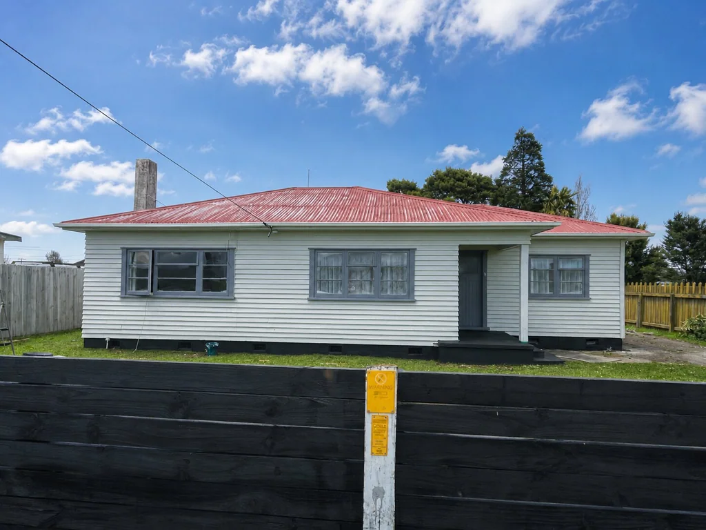 Comfortable Three-Bedroom Home in Sanson – Available Now