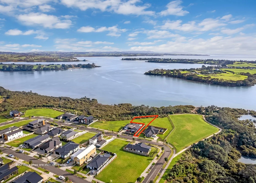 Glenbrook Premium waterfront - Two storey potential