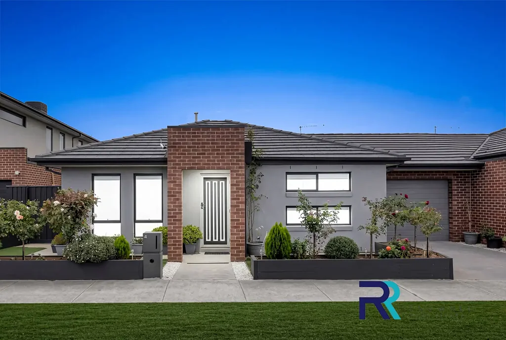 Manor Lakes 3 Bedroom Modern Comfort & Low-Maintenance Living in a Prime Manor Lakes Location!!!