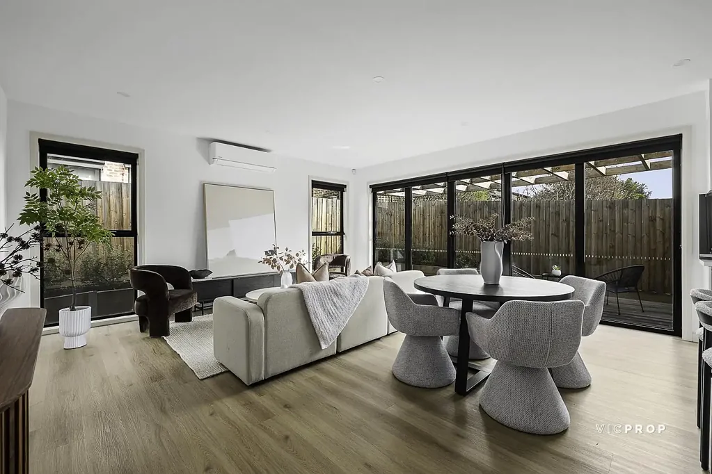 Glenroy 3房 专属双层奢华，兼具设计师魅力 Exclusive Twin-Level Luxury with Designer Allure