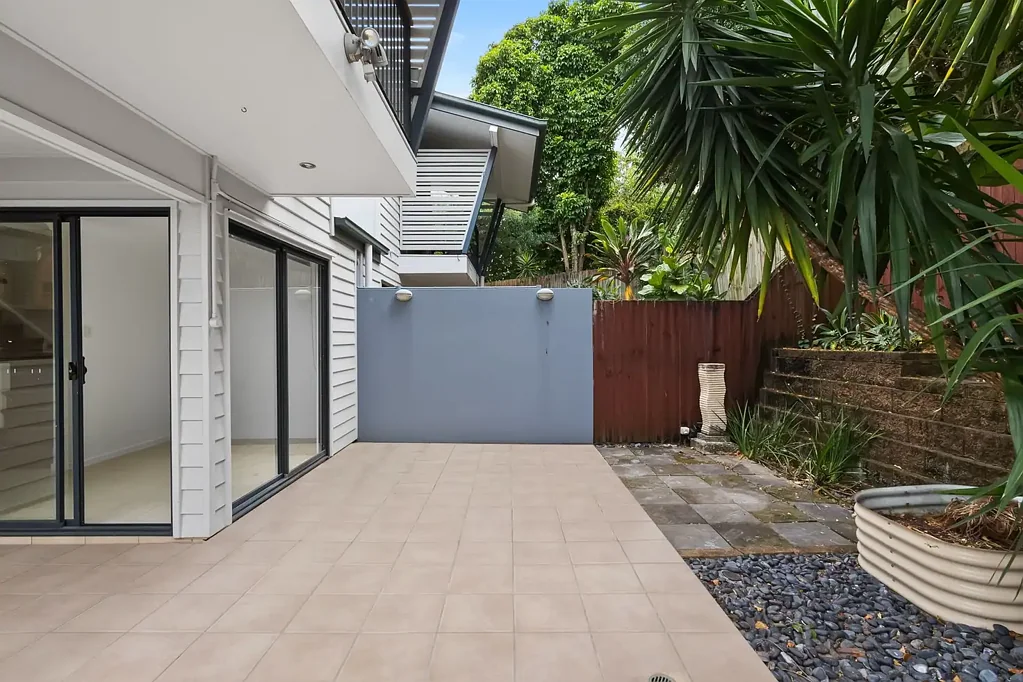 Freshly Updated Townhouse in Prime St Lucia Location!