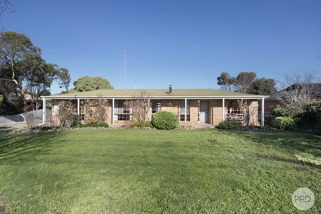 Bungaree 3 Slaapkamer Affordable Country Living on a Quarter Acre - Updated Family Home with Great Potential
