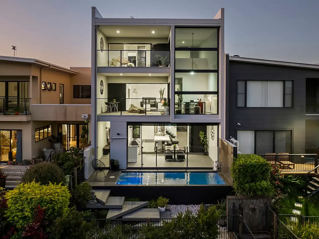 Maroochydore 4房  Waterfront Sophistication in the Heart of Sunshine Cove