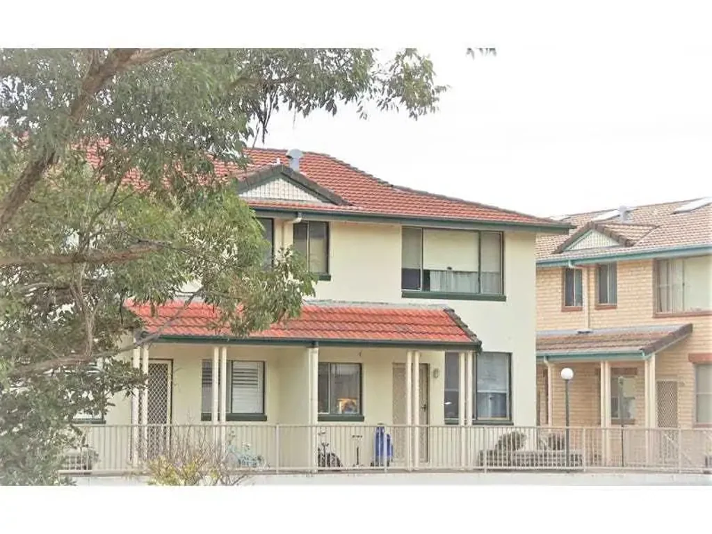 Large 3 Bedrooms Full Brick Townhouse