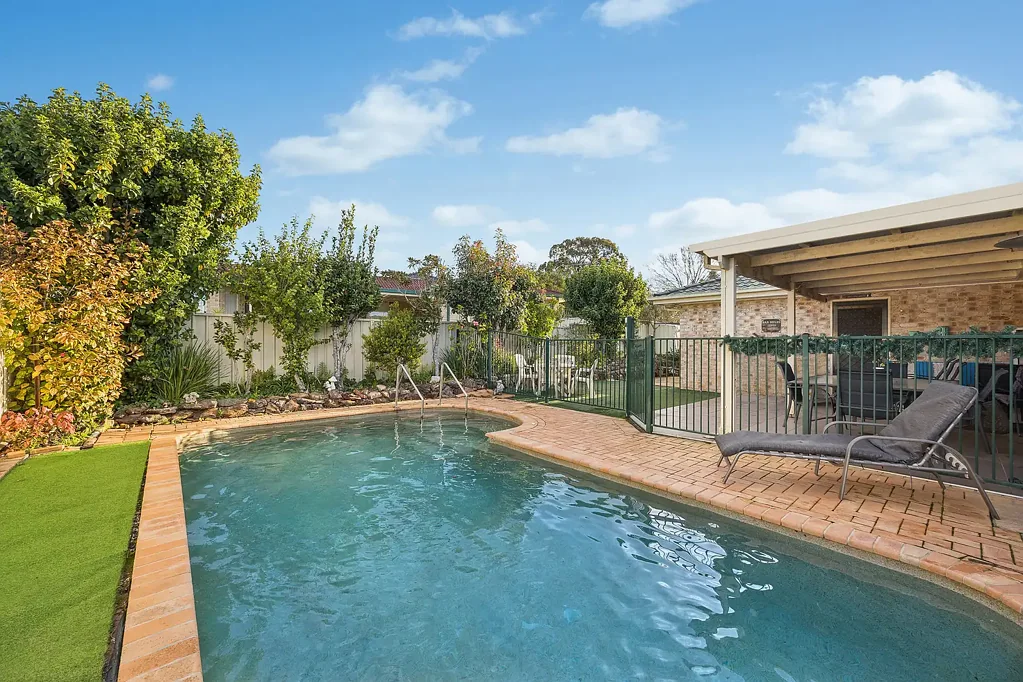 Lake Haven 4 Bedroom Immaculate four bedroom home with pool