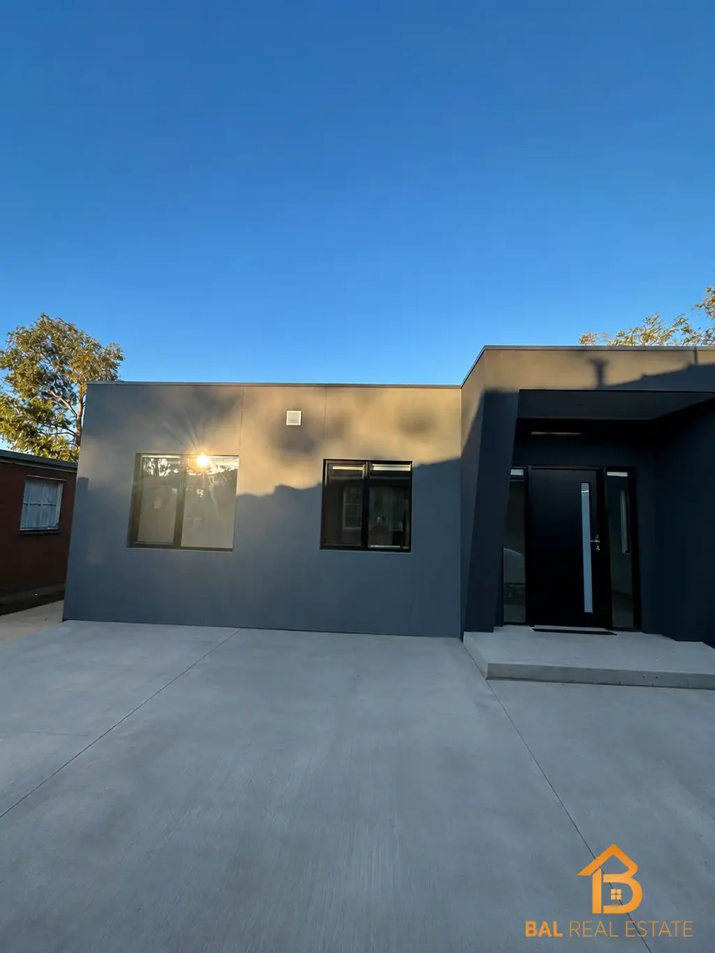 Modern 2-Bedroom Granny House in Prime Woodville Location