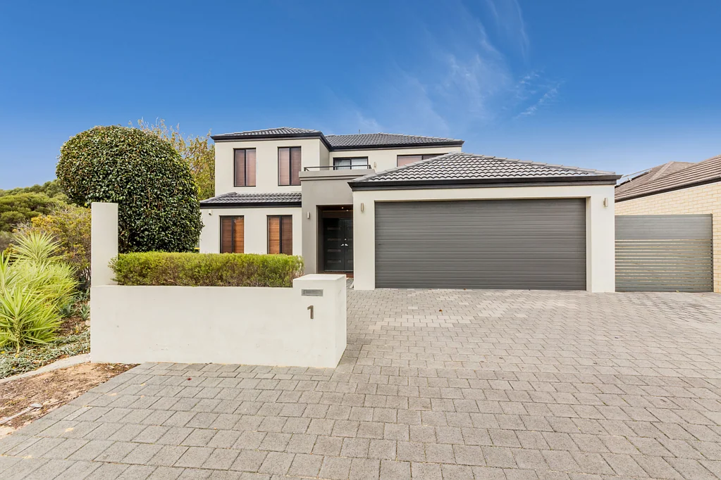 1 Leschenault Boulevard, Lake Coogee, WA 6166