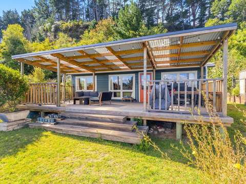 Turangi 2房  Adventure bach with a landbank section