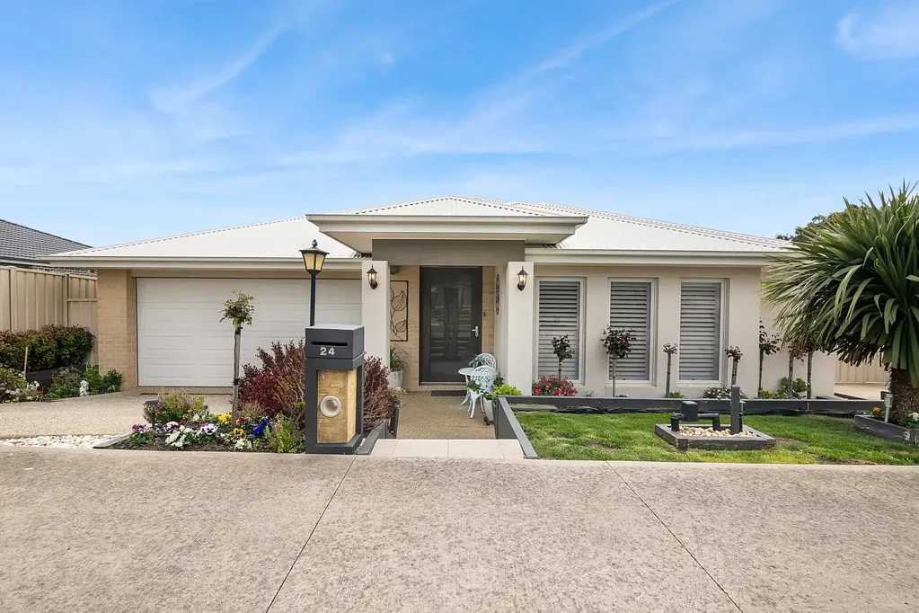 Broadford 4બેડરૂમ Immaculate Family Home on a Large Block with Side Access
