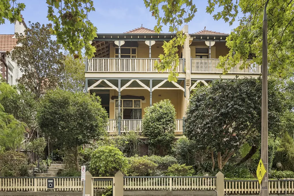 Kirribilli 5房 高侧地块380sqm 全砖建筑 高天花板 铅光玻璃 八角形餐厅 主套房 海港景观 工艺美术联邦 Deceased Estate, Grand Federation Classic in Kirribilli