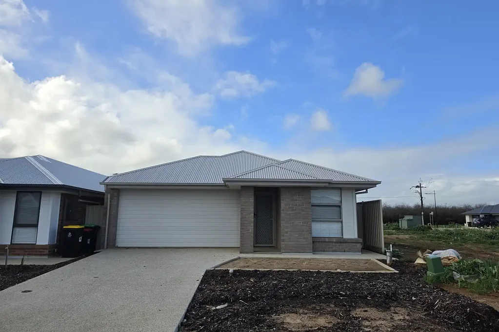Your Next Happy Place Awaits in Munno Para West
