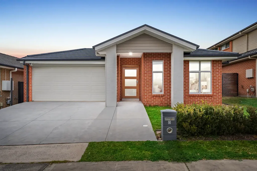 8 Wales Avenue, Jordan Springs, NSW 2747