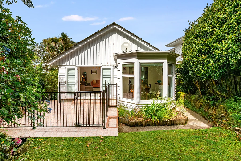 Karori 4Zimmer Renovated Character with Green Outlook
