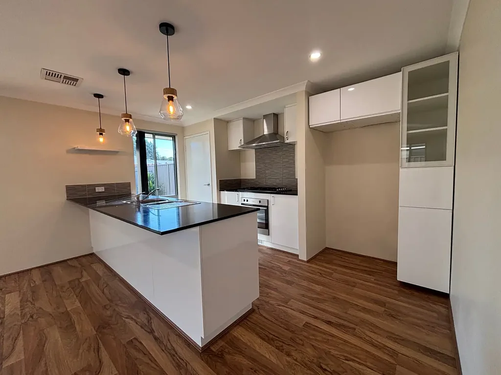 Contemporary Family Living Close to Parks & Swan Valley