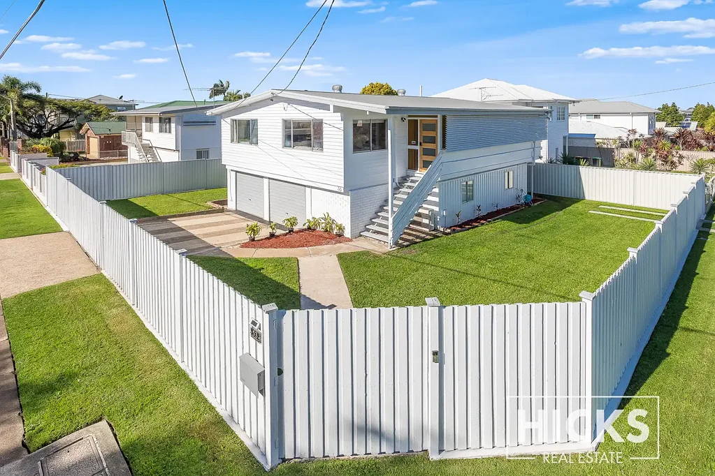 Virginia 3房 全面翻新住宅 开放式布局 双车库便利 中心地段 Virginia生活 Move Straight In – Renovated Family Home on a Corner Block