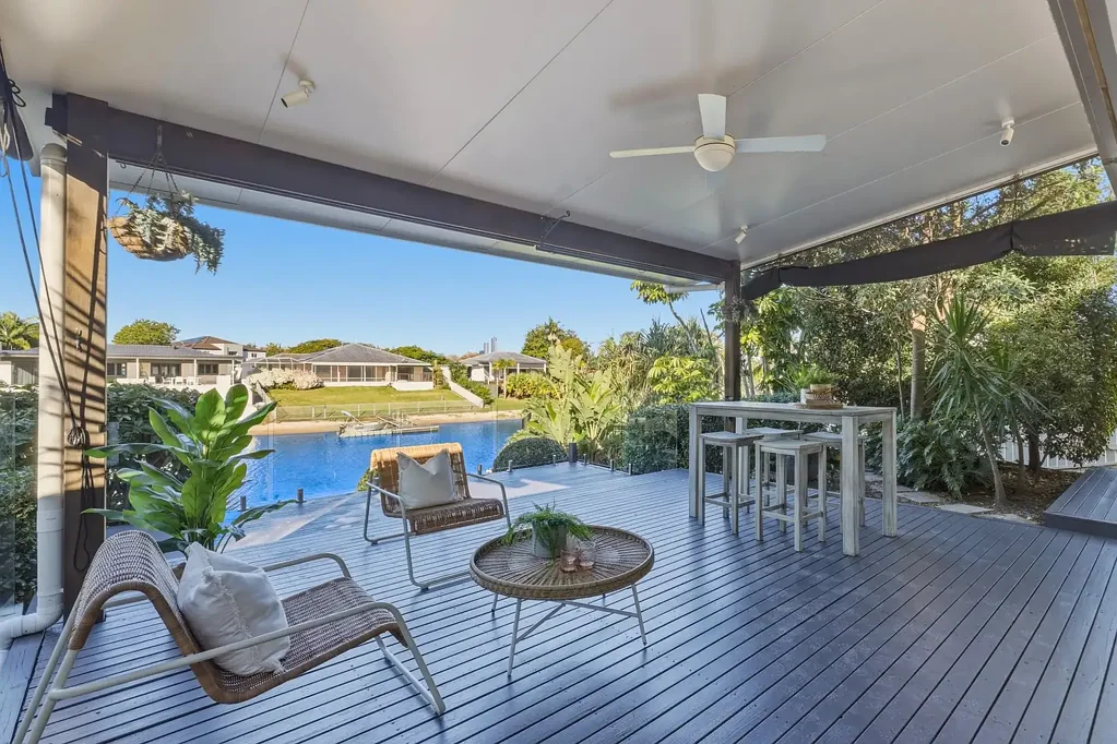 Bundall 5ห้องนอน New to Market - Sprawling Single Level Waterfront -dual living opportunity- 
Interstate investor wants it Sold- Hurry to Secure