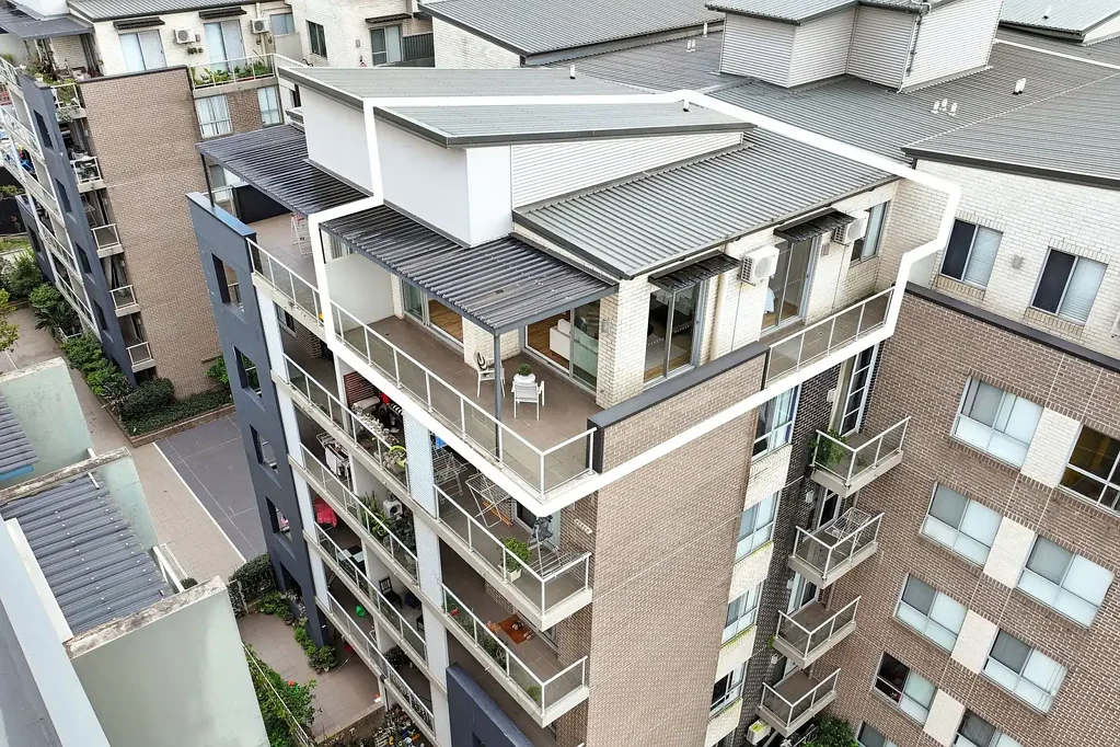 Homebush West 2Moenga Exclusive top-floor apartment with city views and resort-style facilities
