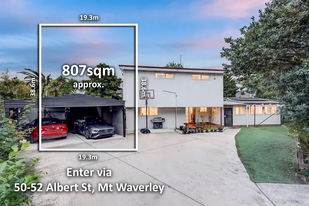 Mount Waverley 4 Bedroom RARE HIDDEN GEM IN THE SOUGHT-AFTER MWSC ZONE ON 807 SQM LAND!