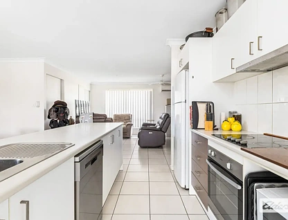 31 Lakeside Drive, Emerald, QLD 4720, 4 ਕਮਰੇ, 2 ਬਾਥਰੂਮ, House