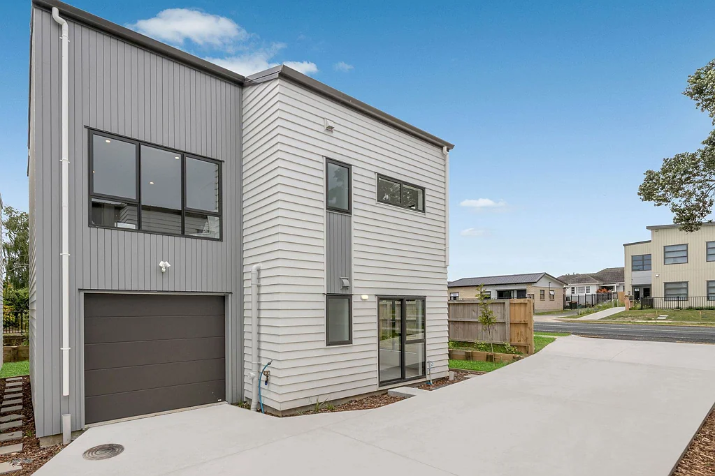 Mangere East 4Phòng ngủ STAND-ALONE & FREEHOLD!