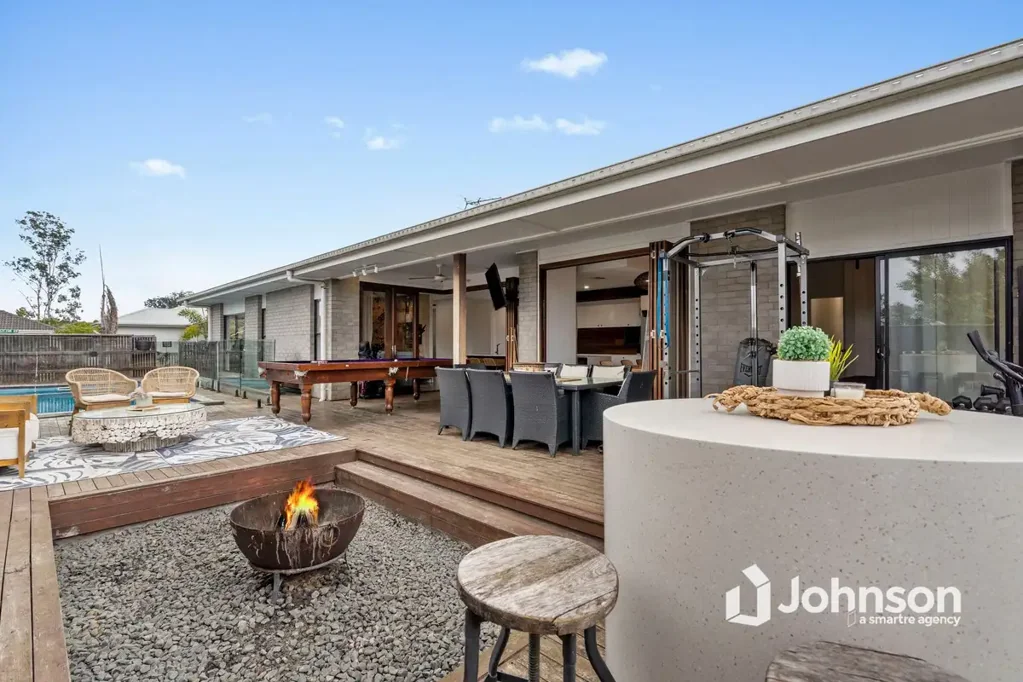 Collingwood Park 5غرفة نوم STUNNING FAMILY HOME WITH POOL, HIGH CEILINGS & ENTERTAINER'S DREAM OUTDOOR LIVING
