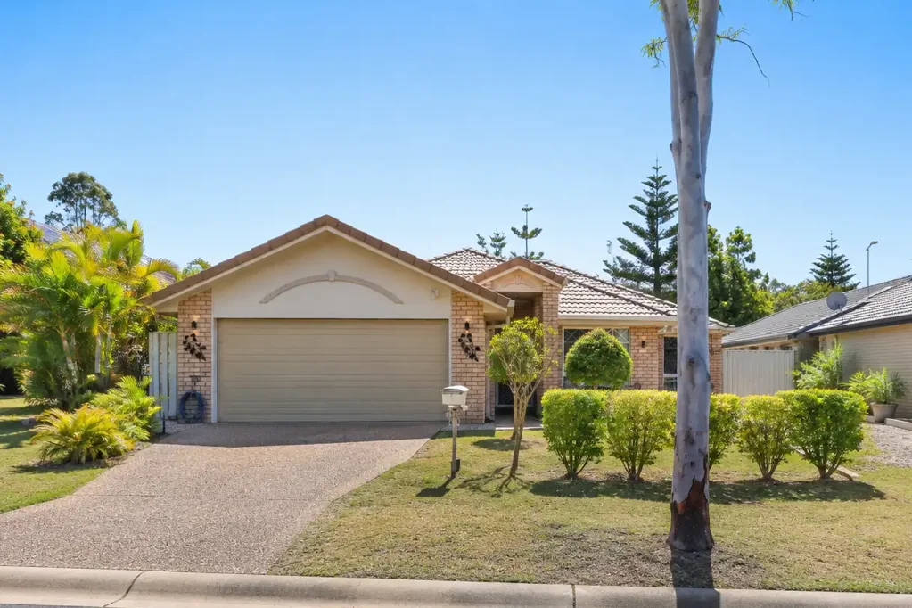 Pacific Pines 5ਬੈੱਡਰੂਮ VERSATILE FAMILY LIVING IN PACIFIC PINES