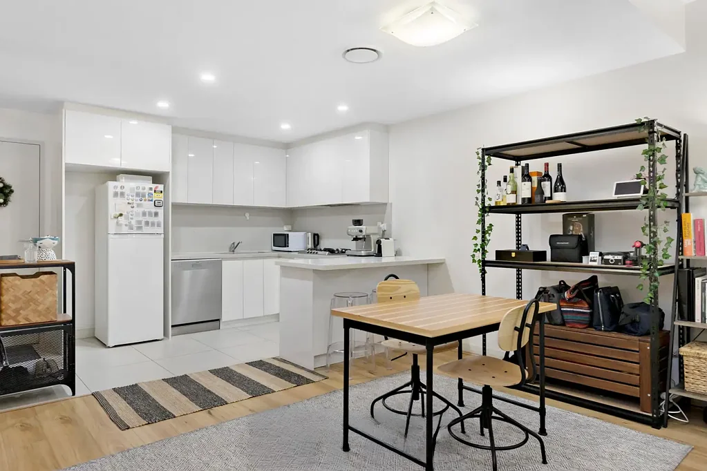 PERFECT LOCATION | 2 BEDROOM | BURWOOD
