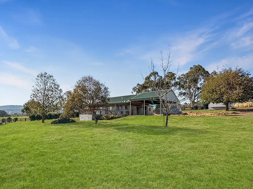 Fully Furnished – Country Farm Cottage with Scenic Views