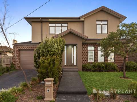 Chadstone 4 Bedroom Elegant Town Residence with Street Frontage.