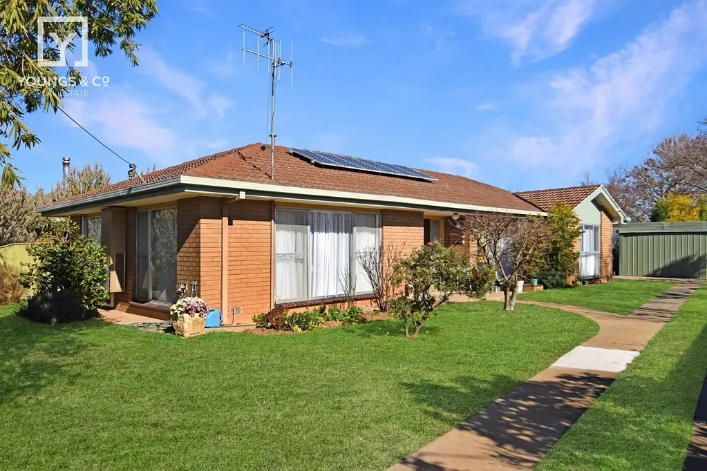 LOCATED IN A LOVELY AREA OF MOOROOPNA