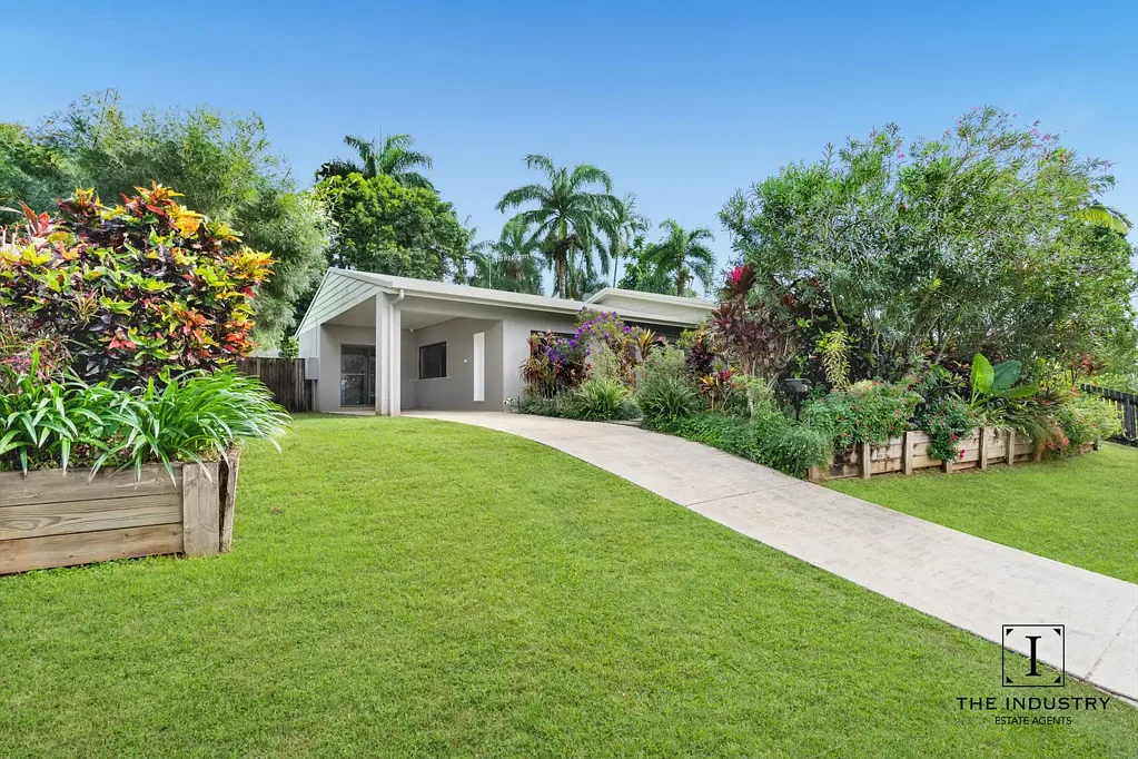 Stylish Family Living with Gardening Included on a Huge 928m² Block!