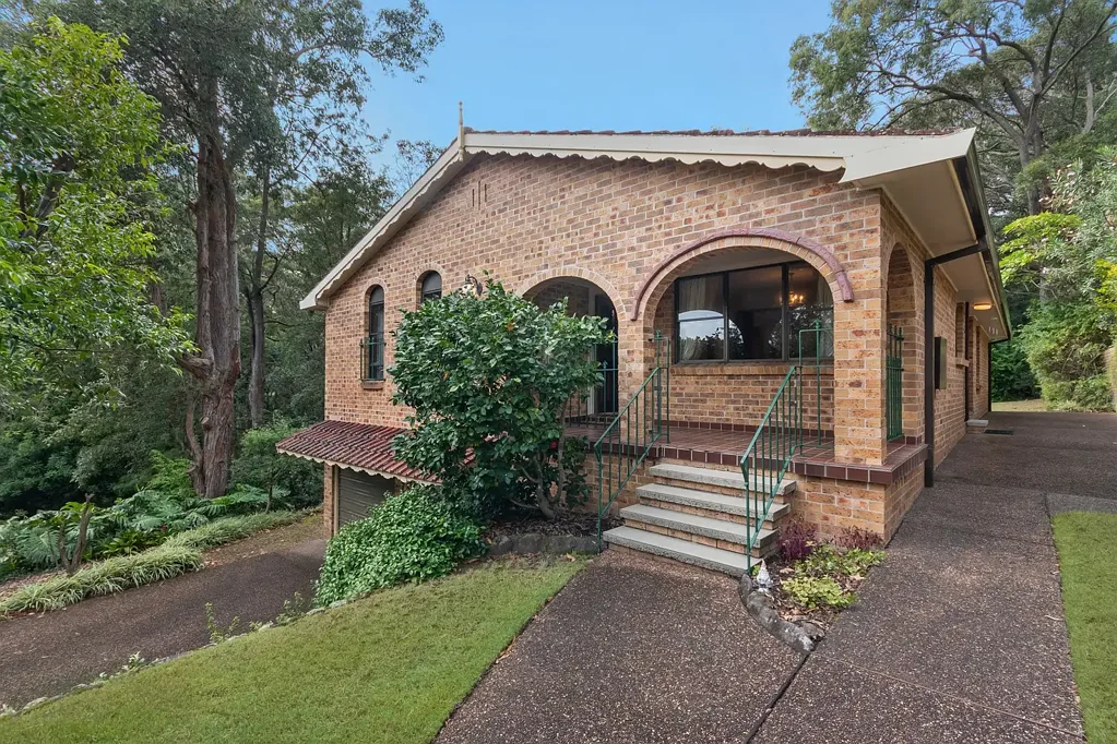 Adamstown Heights 4房  A Hidden Bushland Retreat with Space, Serenity and Endless Potential