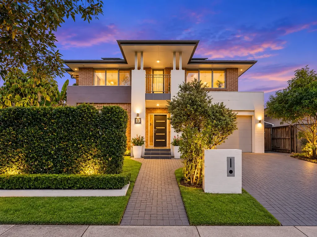 Moorebank 5Phòng ngủ Georges Fair Living on a Grand Scale