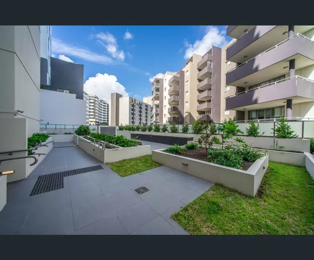 Executive style 2 bedrooms apartment In Great Location