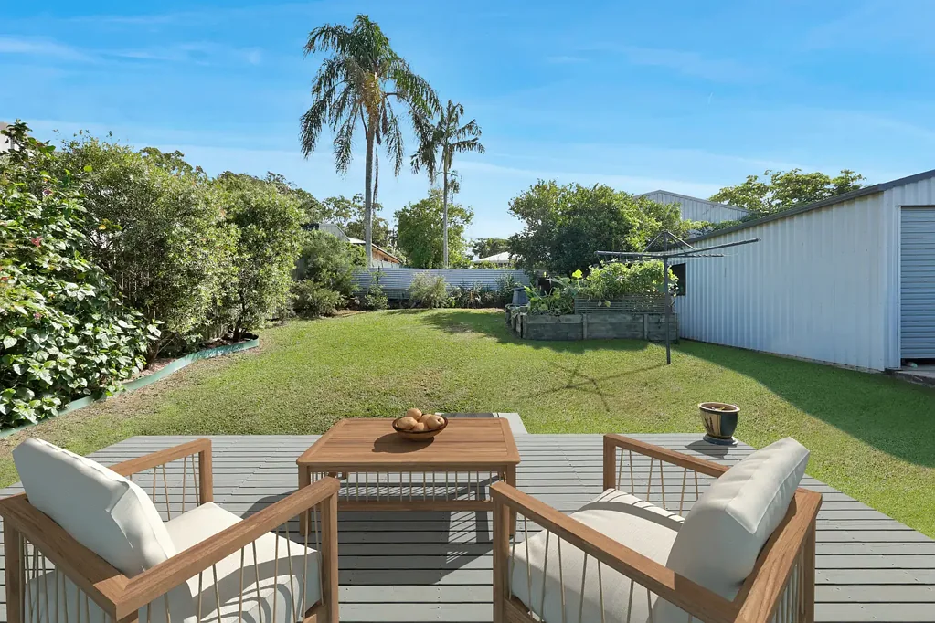 Sarina 2 Bedroom Country feel with mountain views!