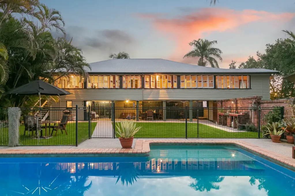 Chermside 4Habitaciones Historic Queenslander on 1,055sqm – A Private Family Sanctuary in the Heart of Chermside