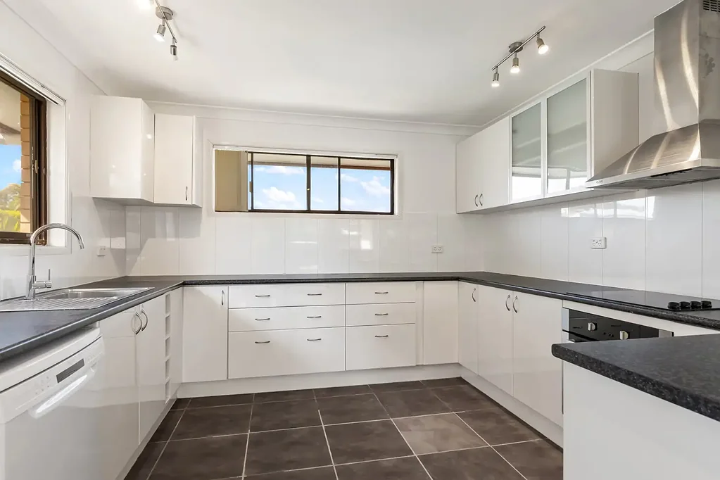 Spacious Family Home in McDowall (Upper Floor)