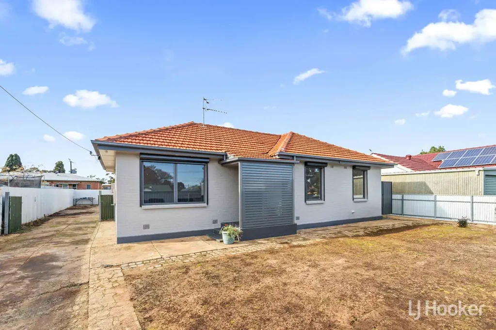 Davoren Park 3房  Renovated Family Home with an Incredible Shed!