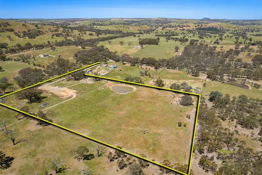 Binalong  Looking for a Tree Change and Space? Don't Miss this Opportunity to wake up to this Outstanding View everyday !