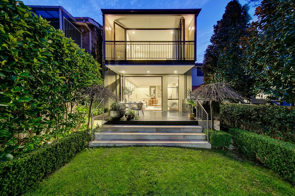 Cremorne 4房 Neutral湾珍稀地块 高挑空木地板 Miele厨电 主卧带露台 BBQ露台 东北朝向 双车位 舒适步行圈 Architect Designed Residence, Absolute Convenience OPEN SAT 10AM-10.30AM