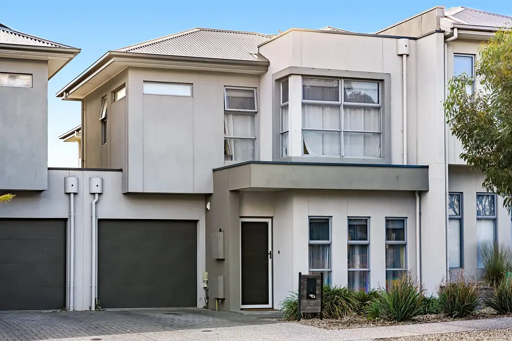 Noarlunga Downs 3غرفة نوم Designer Living Meets Impeccable Lifestyle Finesse.