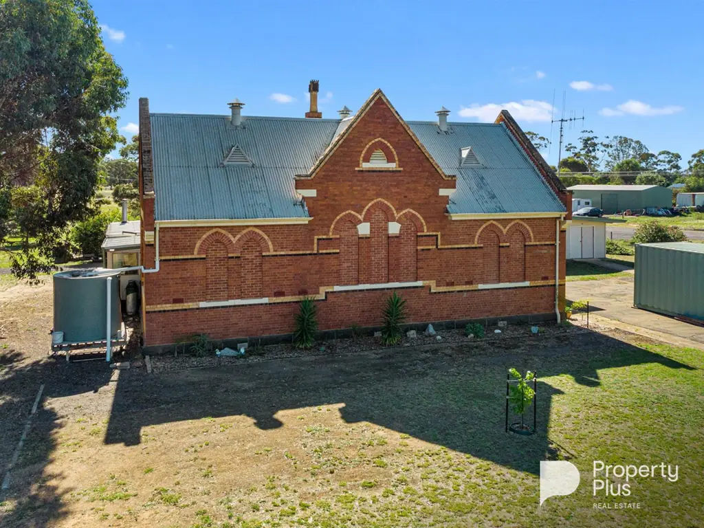 Newbridge Newbridge School CC 1866 /Refurbished living area on 2.5 acres. Loddon River Precinct