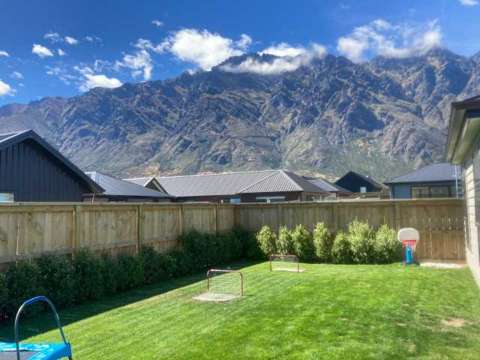 Queenstown 4房  Near-new family 4 bedroom home in Hanley Farm
