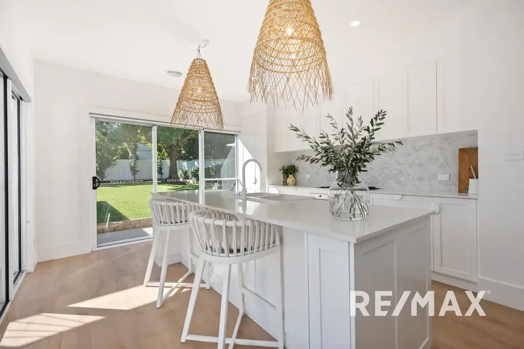 Turvey Park 4 Bedroom Near New Stunning Home!