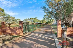 180 Country Dr, Oakford