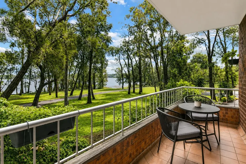Narrabeen 2 Bedroom Absolute Lakefront Retreat with Peaceful Narrabeen Lagoon Backdrop