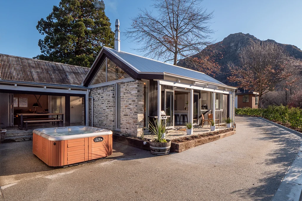 Arrowtown 3ਬੈੱਡਰੂਮ Manse Cottage – Live and Host