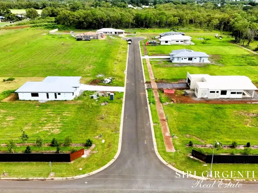 Mareeba Country feel With the convenience of being close to town!