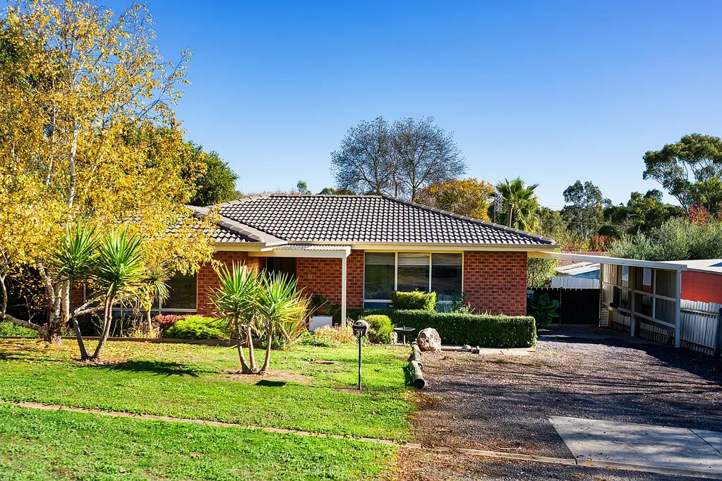 Castlemaine 3房  A Solid Start on a Quiet Street